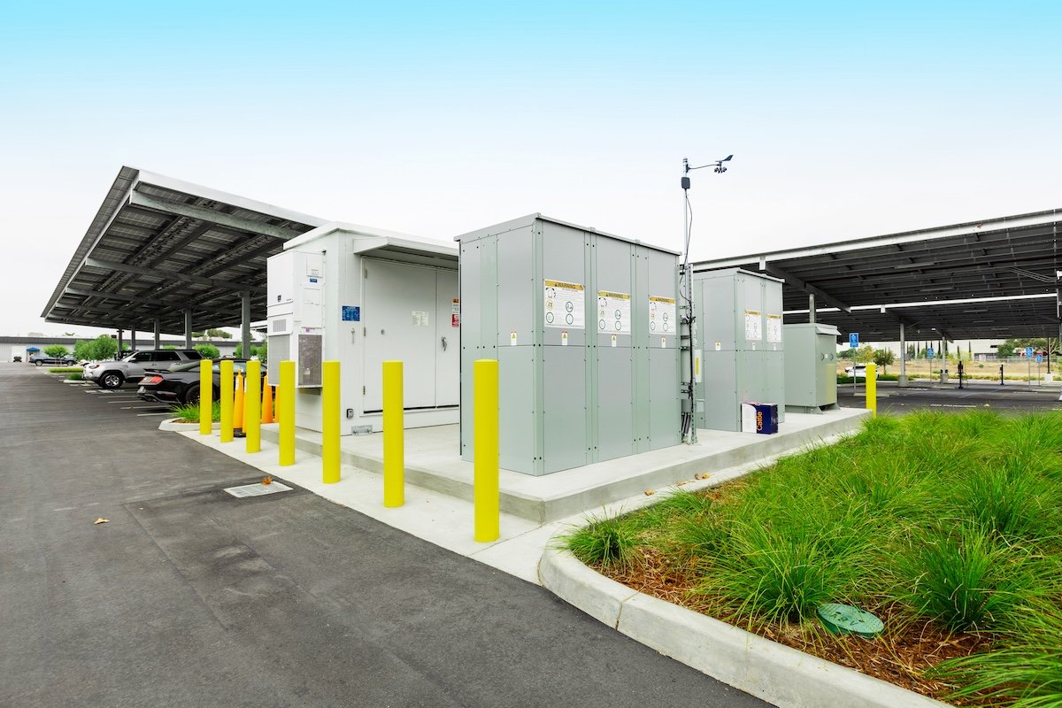 Southeast Asia Solar Battery Market 2026: Why Lead-Acid Still Dominates — and How Distributors Can Win